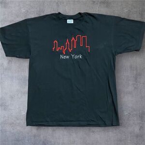 Gildan Vintage Y2K New York City Skyline Black Red Embroidered Tee Men's XL